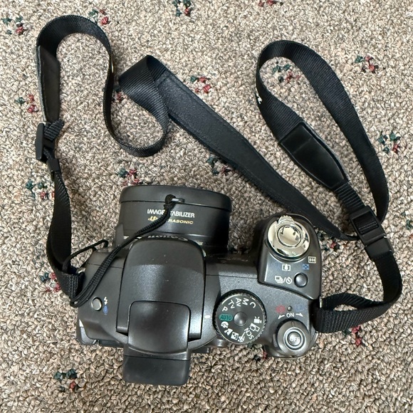 Canon PowerShot S3 IS 6.0 Mega Pixels Black Camera with Strap